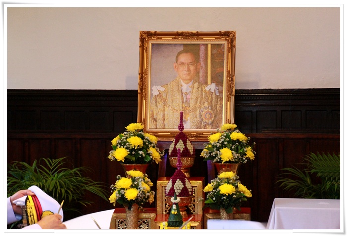 ﻿กรมบังคับคดีร่วมลงนามถวายพระพรชัยมงคล พระบาทสมเด็จพระเจ้าอยู่หัว